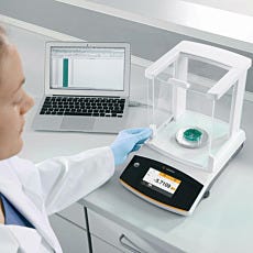Quintix Balances Data Input and Output Interface monitored by lab operator