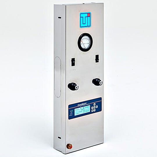 This control panel features integrated CleanWatch+® DualZone™ Environmental Monitoring for real-time particle counting and differential pressure measurement | 6600-23A-CW displayed
