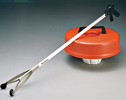 Retrieves dislodged vials and other fallen objects from the bottom of cryogenic vessels | 4901-22 displayed