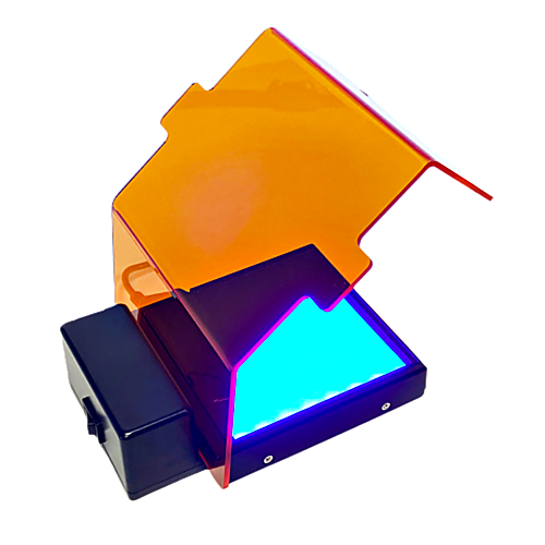 SmartBlue™ Mini transilluminator uses blue light for gel viewing with a uniformly lit viewing surface and detachable amber cover