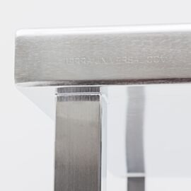 Fully encapsulated, ISO 5 table top eliminates crevices and gaps that may harbor contaminants | 9605-34 displayed
