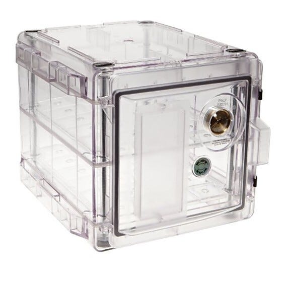 A Clear Copolyester Bel-Art Secador 2.0 Desiccator blocks 99% of UV light from penetrating the interior of the desiccator. | 3618-54 displayed