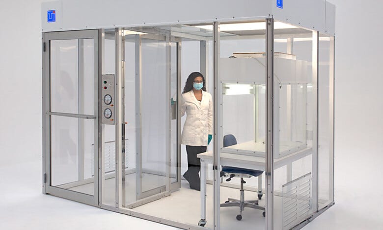 Compounding hardwall cleanroom. Product details may differ.