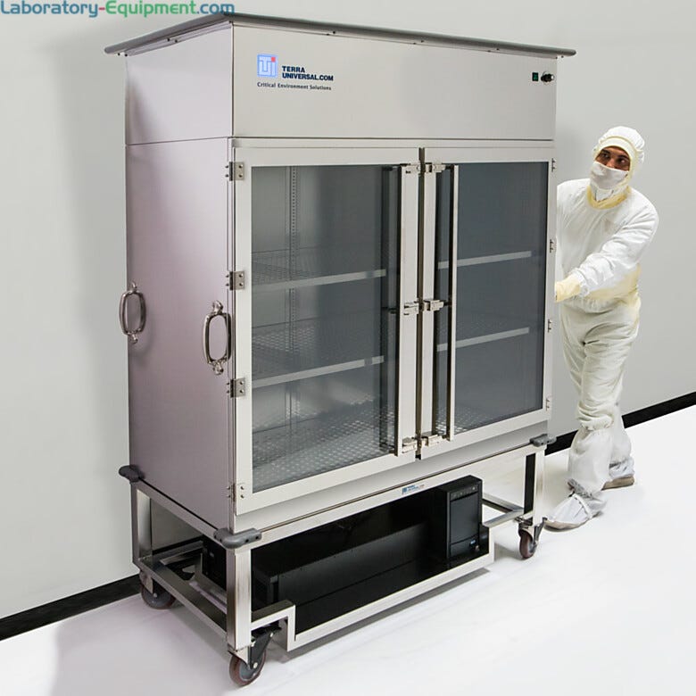 PureFlow Laminar Transport Cart system provides an uninterrupted vertical laminar flow of HEPA-filtered air in the storage area  |  1529-68 displayed