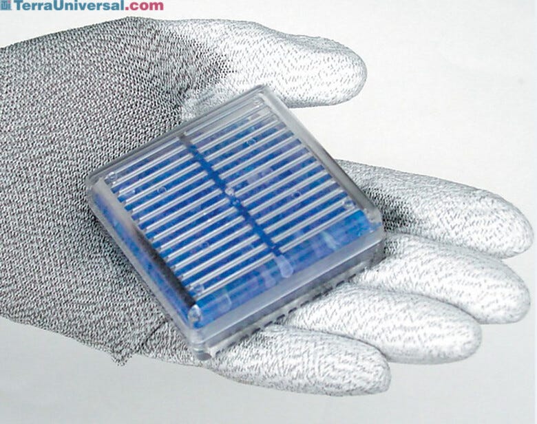 Contain indicating silica gel that turns from blue to pink as silica gel absorbs moisture. | 2010-75 displayed
