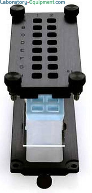 Cassettes prevent cross contamination and the well top prevents sample evaporation  |  3032-59 displayed