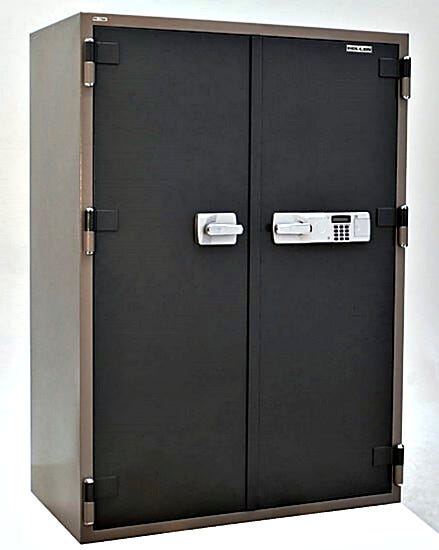 Fire-rated locking safe: 23 cubic foot capacity  |  6500-16 displayed