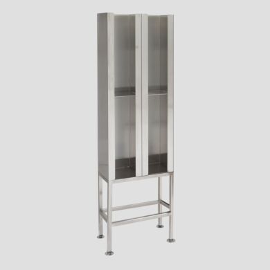 4 single-sided 304 stainless steel cubbies with slotted footplates  |  4955-00 displayed