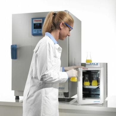 Compact microbiological incubators can be used as an additional unit to support larger Heratherm Microbiological Incubators