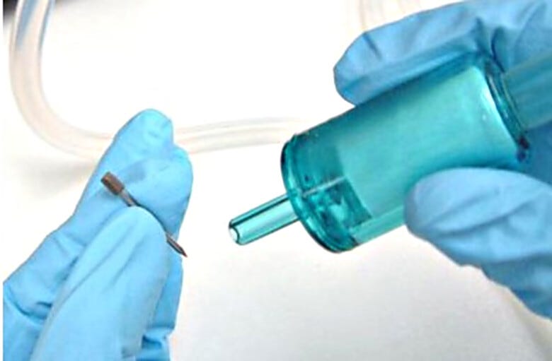 Removes water droplets, dust, debris, glass shards and other particulates from microarray scanners  |  3031-95 displayed