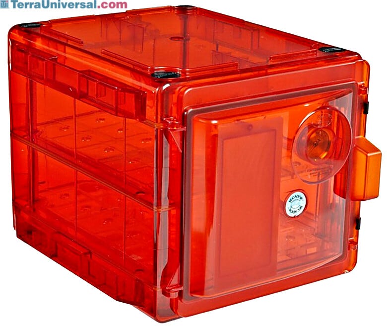 An Amber Copolyester Bel-Art Secador 2.0 Desiccator blocks 99% of UV light from penetrating the interior of the desiccator.  |  3618-57 displayed