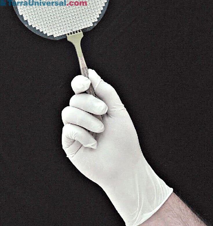These Nitrile gloves are disposable, powder-free with textured fingers for improved dexterity | 1674-13 displayed