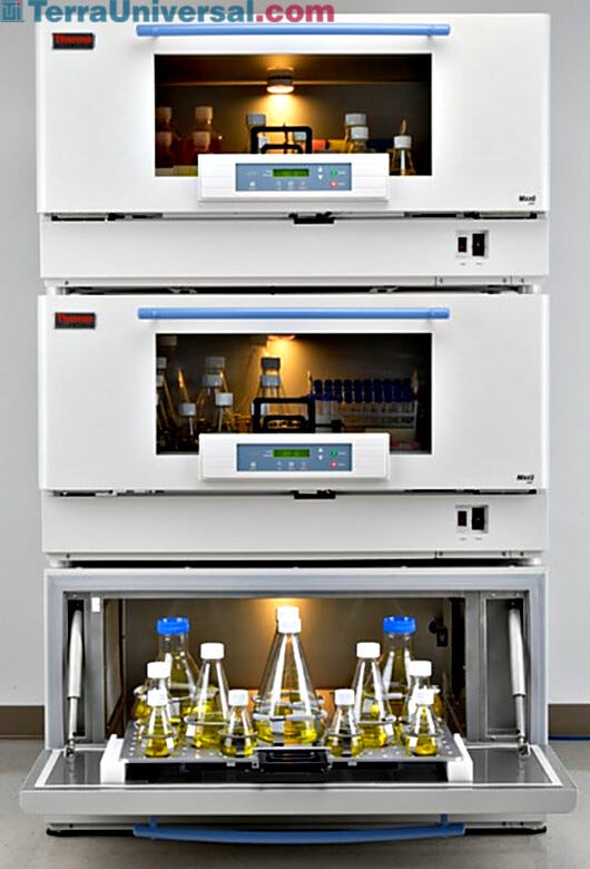 Units perform at top speed and providea three times the capacity of a floor shaker with the same footprint.  |  3617-37 displayed