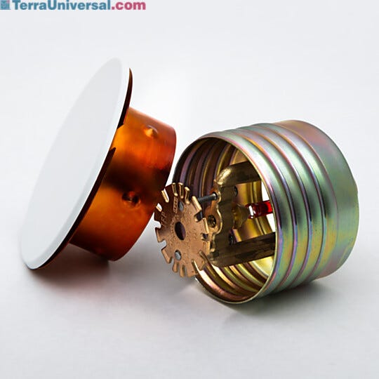 Interior of recessed sprinkler head with white cover plate and maximum installation stability  |  6600-90 displayed