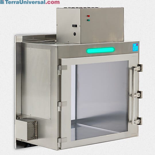 CleanMount® pass through with Smart® Control System and ULPA air shower  |  2635-55 displayed
