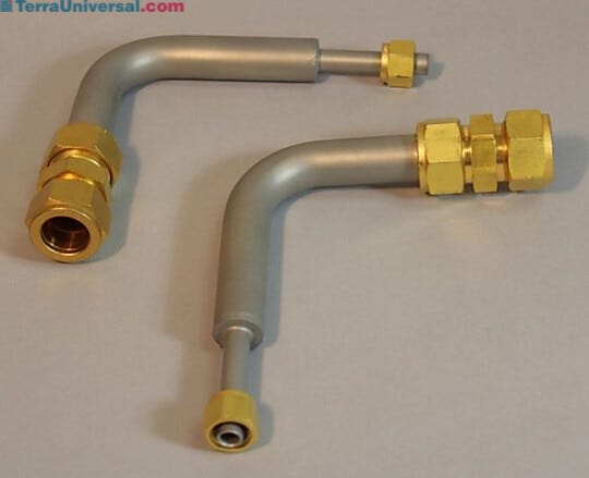 Fittings permit neoprene hose (not included) to attach to Precise Glove Box's inlet/outlet. | 3644-27 displayed
