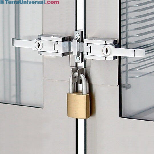 Increases security of desiccators equipped with Terra LiftLatch and accommodates most standard padlocks. | 1603-34 displayed