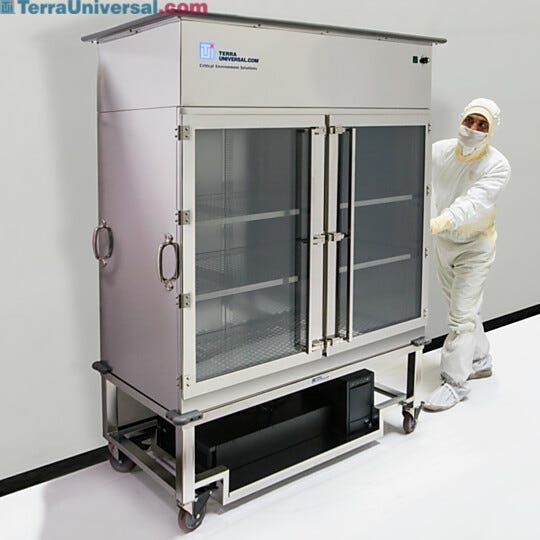 PureFlow Laminar Transport Cart system provides an uninterrupted vertical laminar flow of HEPA-filtered air in the storage area  |  1529-68 displayed